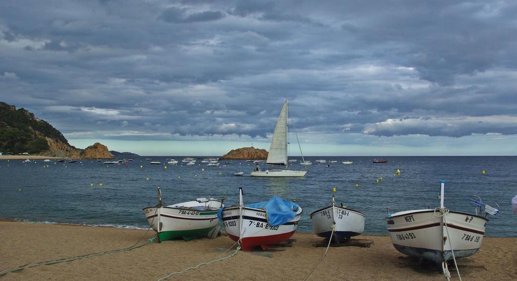Lets Holidays Cozy Apartment 70 M. From The Beach In Tossa Tossa de Mar Esterno foto